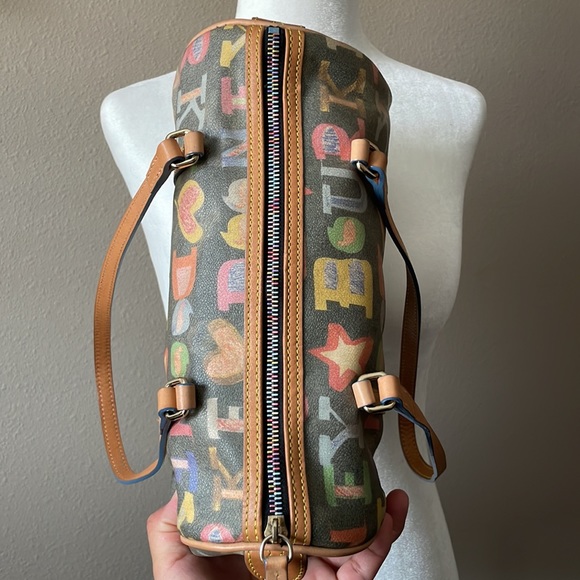 Vintage Dooney and Bourke barrel bag - Picture 7 of 14